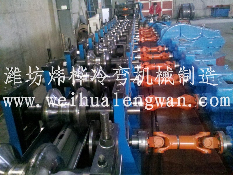 公路護欄板冷彎成型設備