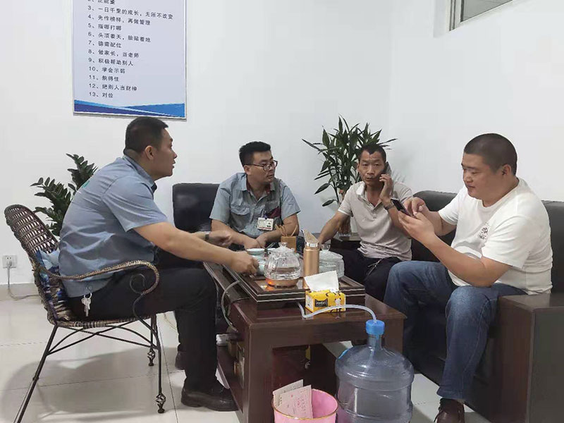 驗(yàn)收消防箱成型機(jī)設(shè)備