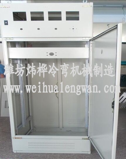新型動力柜成型機的特點及XL動力柜內部組成